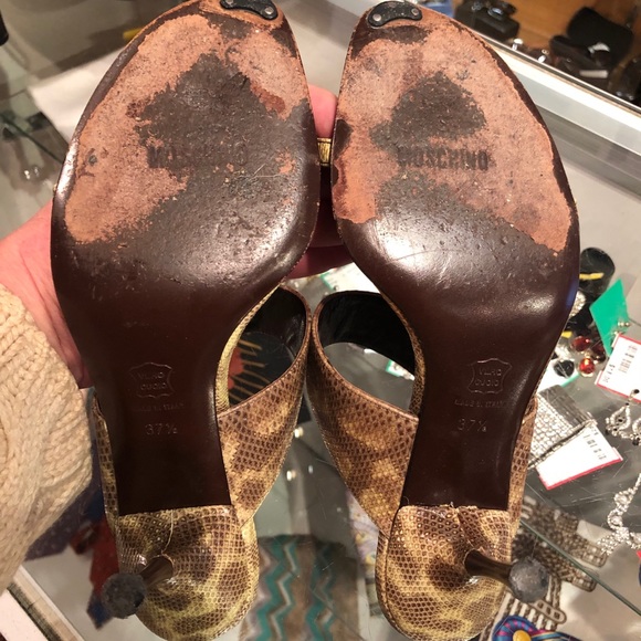 🤩Moschino🤩 Good condition with heel tips. - Picture 10 of 12
